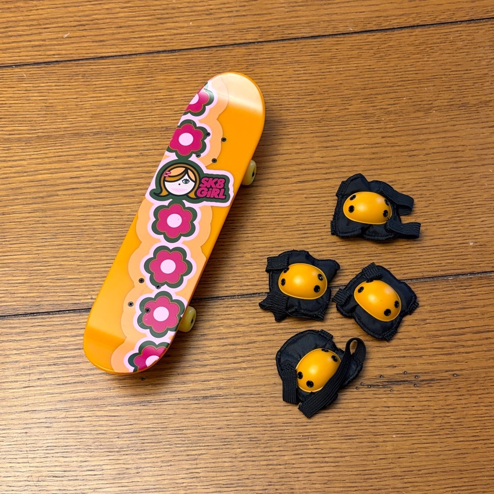 American Girl Skater Girl board and kneepads